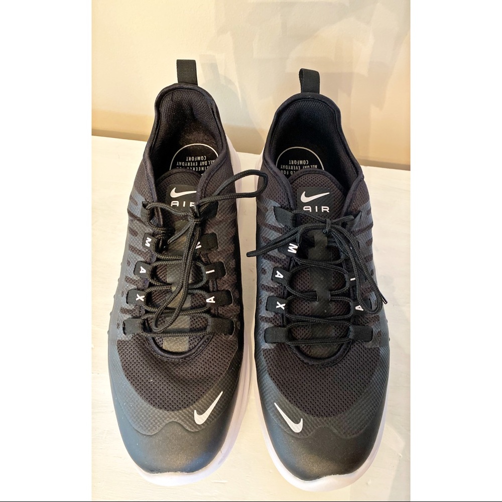 Nike Air Max Size 11 color black